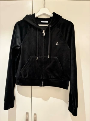 Knappt använd Jucy kofta  - Knappt använd!!! 