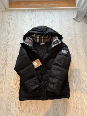Burberry puffer - Perfect fit and keeps you warm. Size S. Burberry puffer jacket. Tags and plastic bags✅ fast delivery! Ask for more photos📸✅