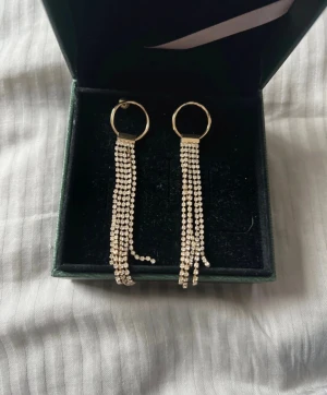 Örhängen guld/silver  - Jätte fina guld örhänge med silver stenar 