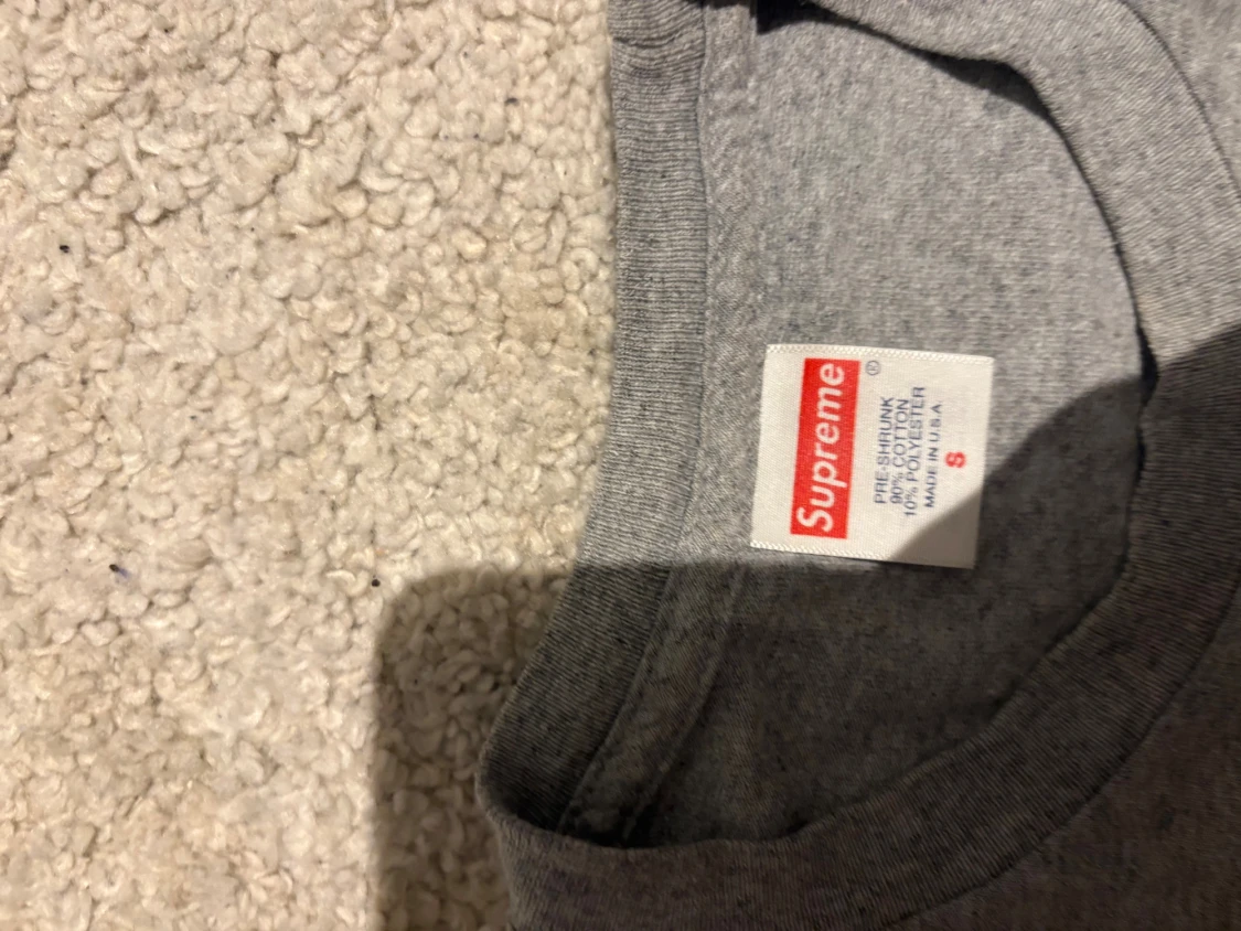 Grå Supreme t-shirt med blå logga - 1