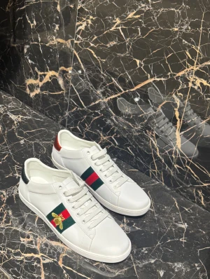 Gucci ace bee skor vita  - Gucci ace bee skor vita 10/10 skick