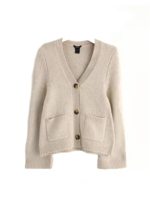 trendig lindex kofta - säljer en snygg kofta från lindex, den är i fint skick men lite nopprig! säljer den för jag inte använder den så jättemycket! köpte den för 500kr, pris kan diskuteras om. ( kollar också mest intresset för den! )