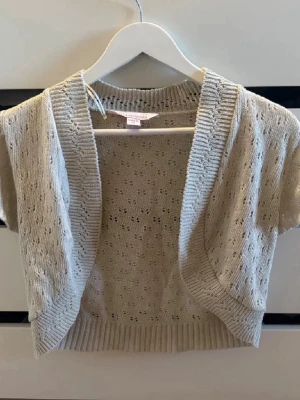 Biege bolero  - Biege fin bolero i storlek S! 