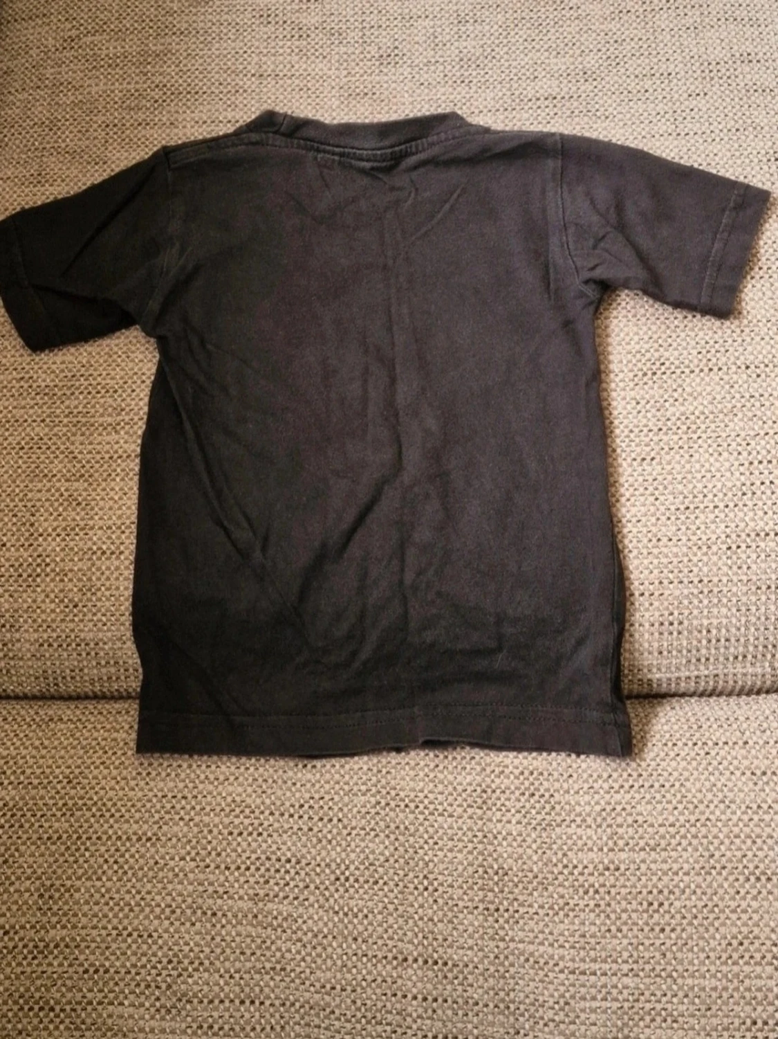 Svart t-shirt med texttryck - 1