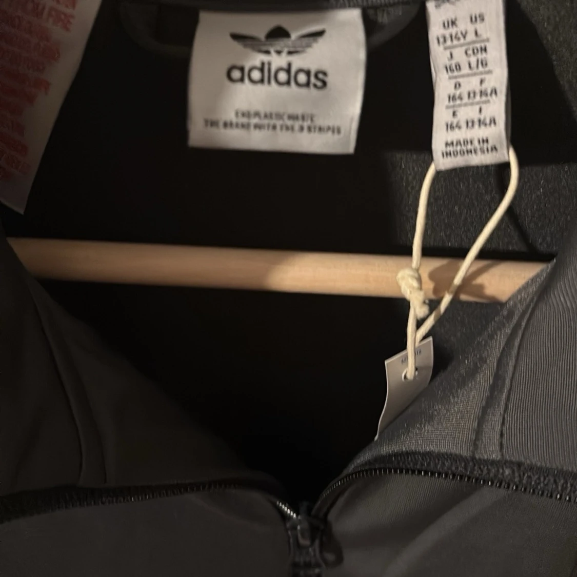 Grå och svart ziptröja från Adidas - 1