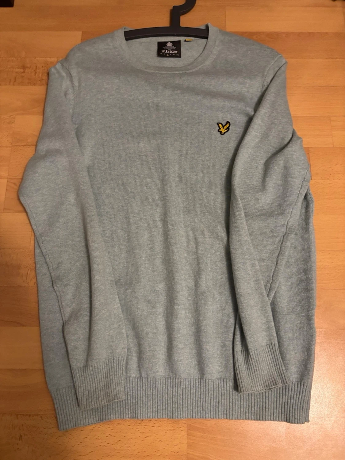 Ljusgrå stickad tröja från Lyle & Scott