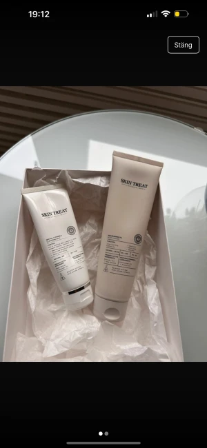 Skin Treat rengöringsbalm & body lotion - Två produkter från Skin Treat: Oat Oil + Vitamin E Cleansing Balm och Nourishing Oil Body Lotion 🖤 superfint kit! Oanvända