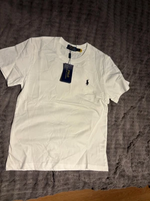 T shirt - Helt ny tag finns