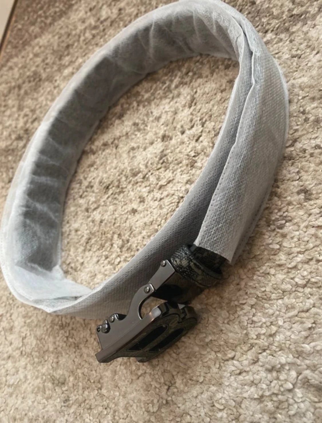 Svart bälte med mönster - 2