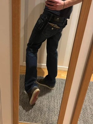 Japanese burberry black label jeans - Mörkblå burberry jeans, black label från 00’ talet i Japan. Storlek w29/32, sjukt bra skick för sin ålder. Väldigt sällsynta. Skriv vid frågor eller funderingar🙌