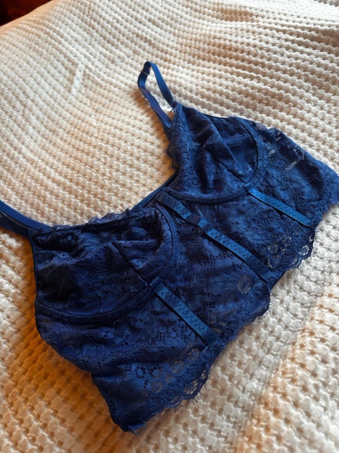 Blå spetskorsett med smala axelband - 1