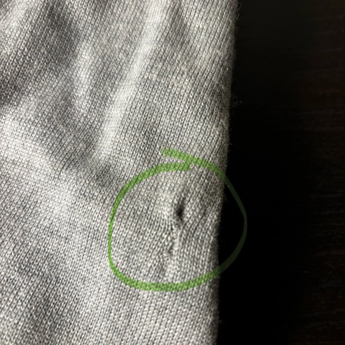 Grå stickad half zip-tröja med brodyr - 4