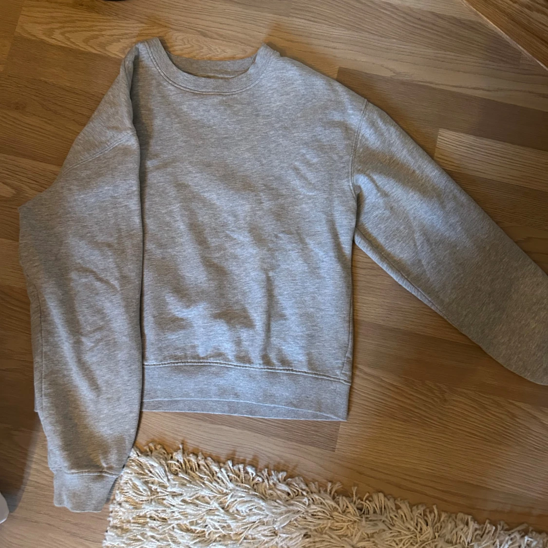 Grå basic sweatshirt - 1