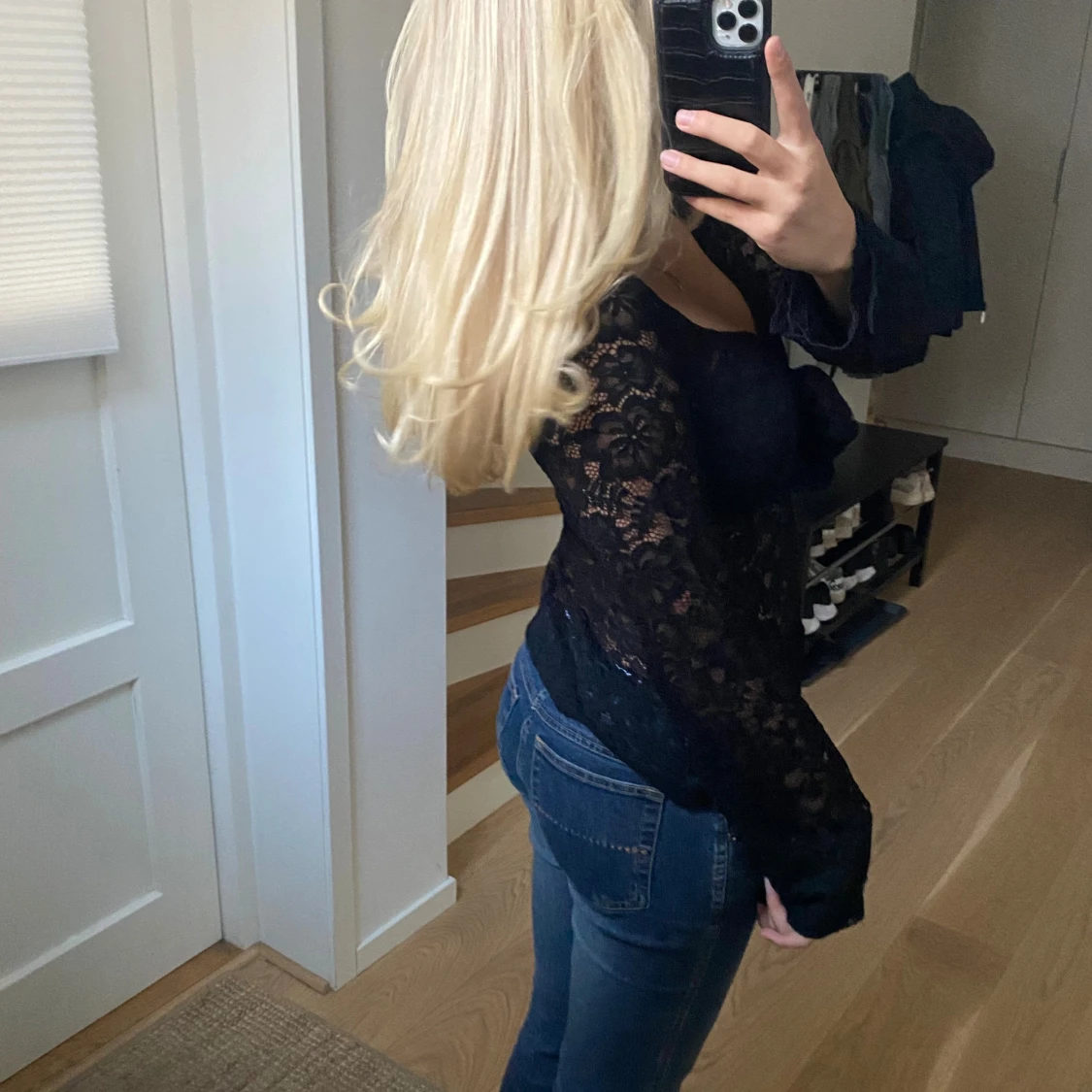 Svart spetsblus med knyt framtill - 3