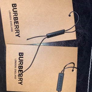 Burberry tags - Nya