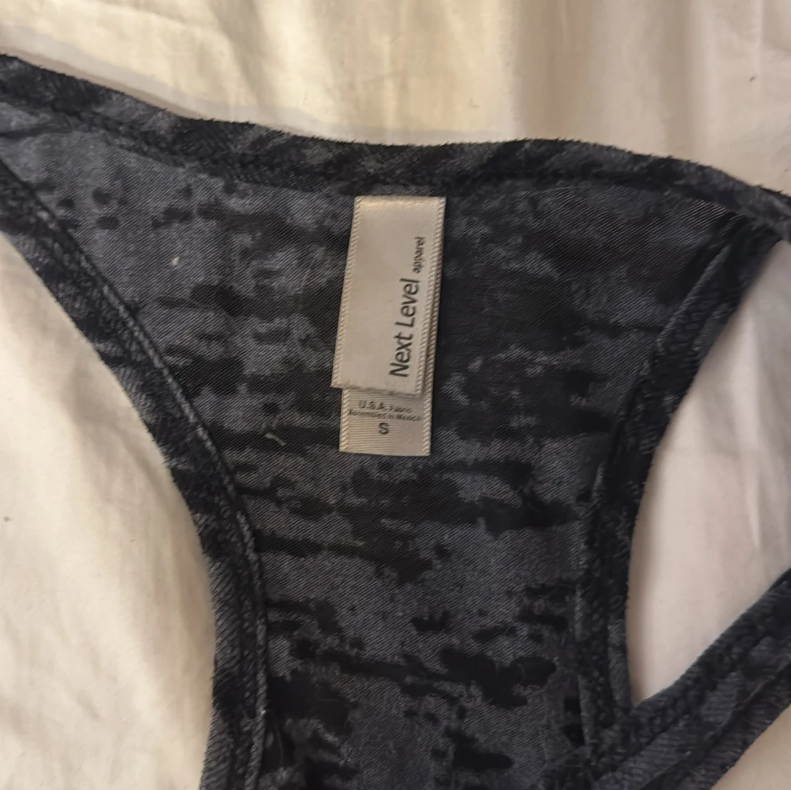 Svart linne från Next Level med tryck - 3