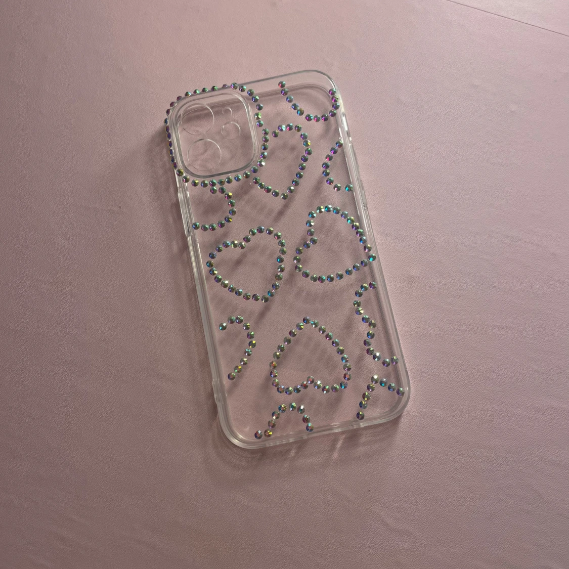iPhone 12 mini Skal med hjärtformade strasstenar