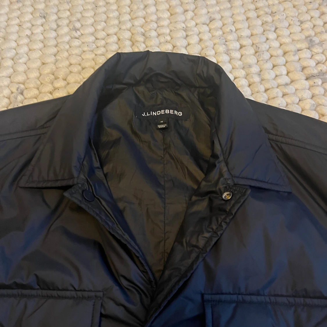 Svart dunovershirt från J.Lindeberg - 1