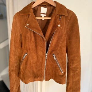 Bikerjacka i mocka. Stlk 36 - Bikerjacka i mocka. Storlek 36