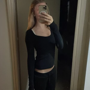 Svart basic tröja  - Väldigt skön basic tröja 