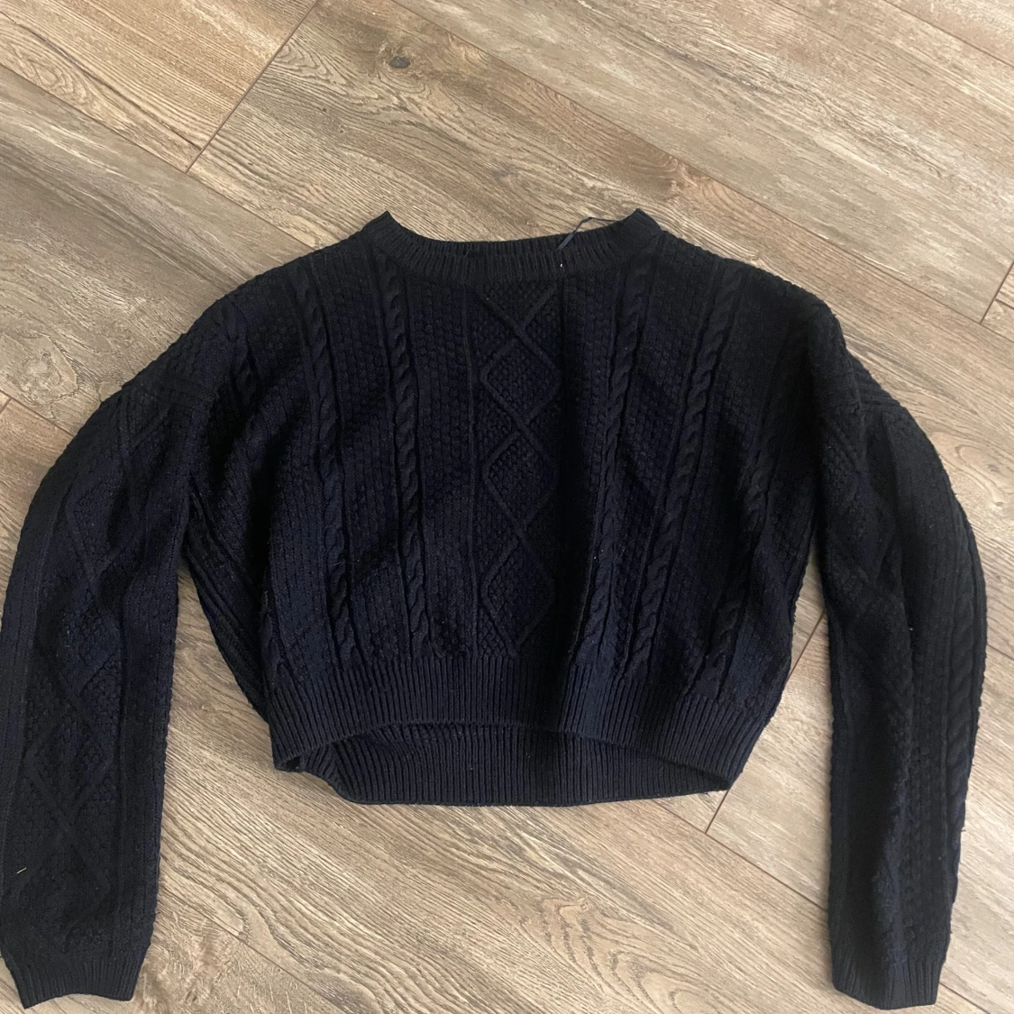 Mörkblå croppad stickad tröja - 2