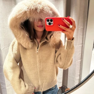 Alessa jacka  - Säljer denna så gosiga jacka från Alessa🐻🐻Passar inte mig och pris kan diskuteras vid snabbt köp❤️