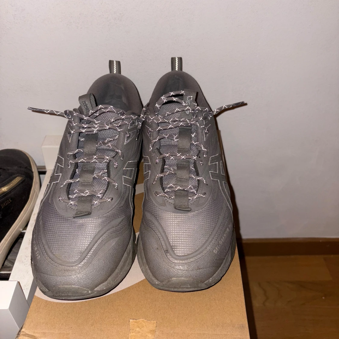 Grå Asics Gel-Quantum 360 VIII sneakers - 1