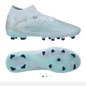 Fotbollsskor  - Helt nya, aldrig använda. Jätte sköna men för stora för mig. Köpte dom för 1 100kr 