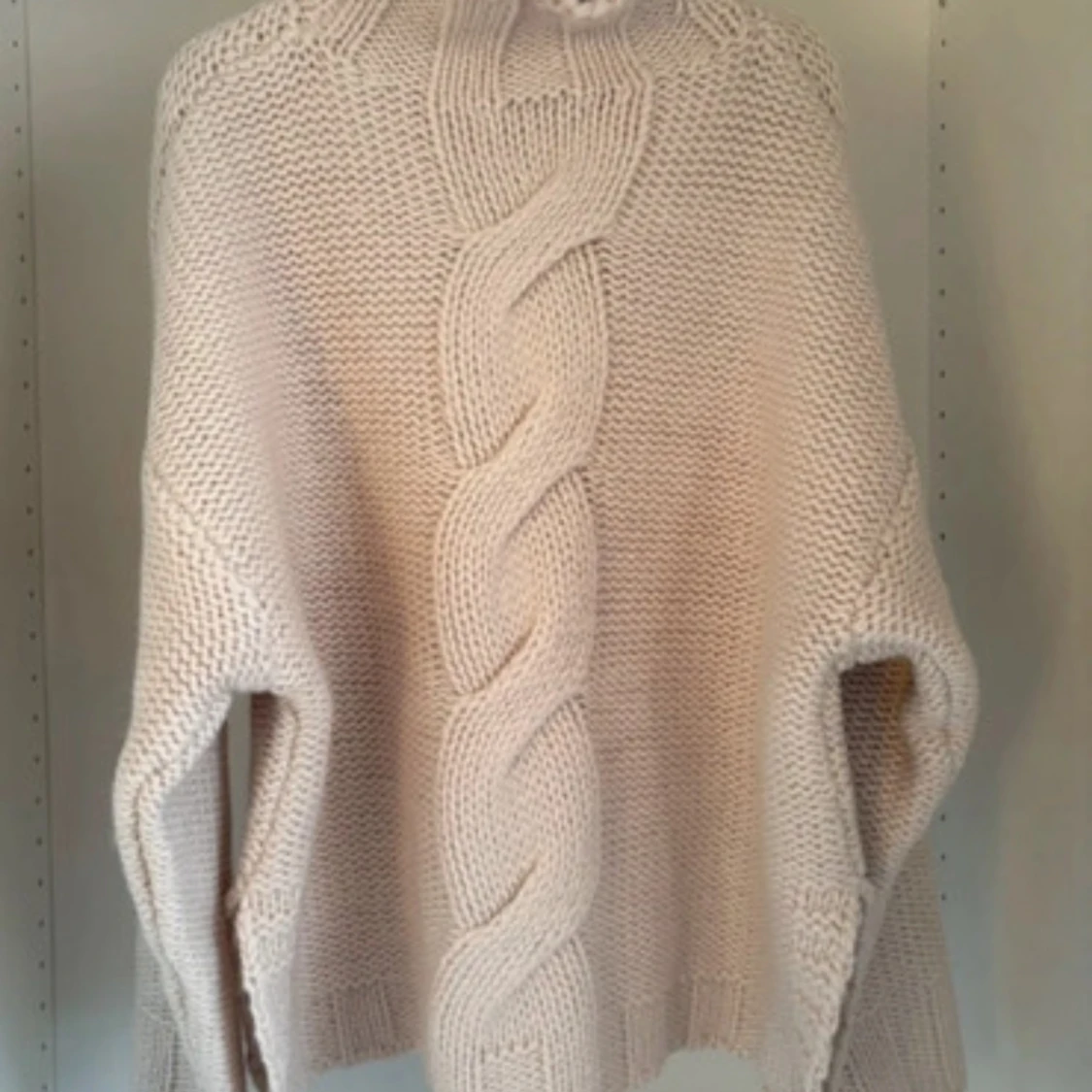 Beige stickad tröja med fläta från Zara  - 2