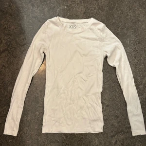 Vit Fishbone Sister tröja  - Vit långärmad tröja från Fishbone Sister, i storlek XXS