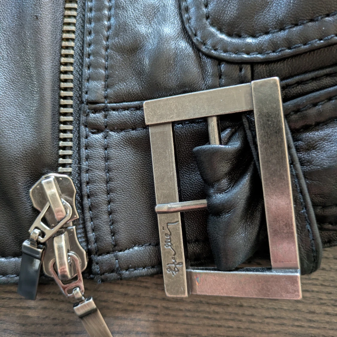 Svart skinnjacka med pälsdetaljer från LAMARQUE - 3