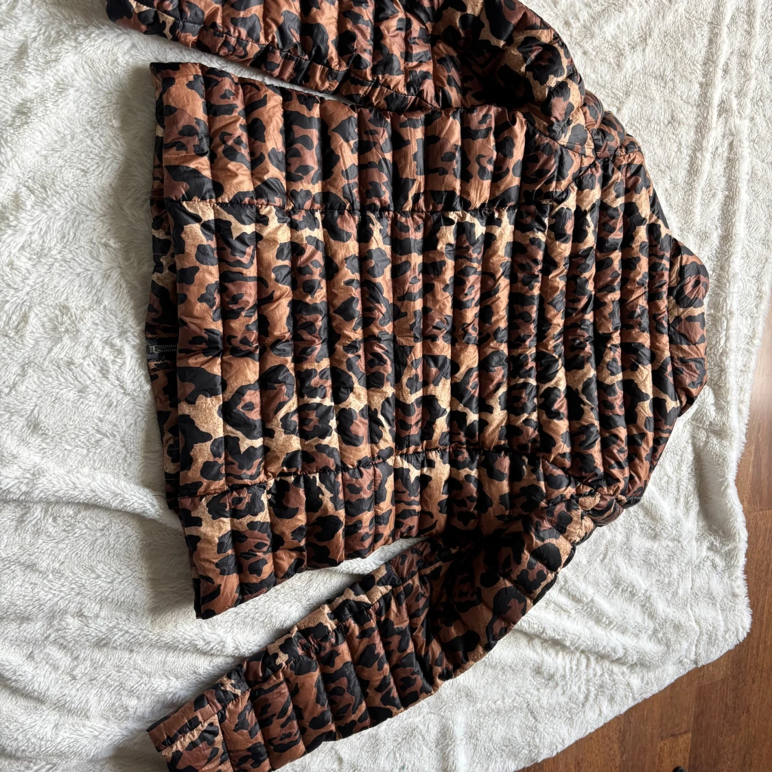 Leopardmönstrad pufferjacka med dragkedja - 1