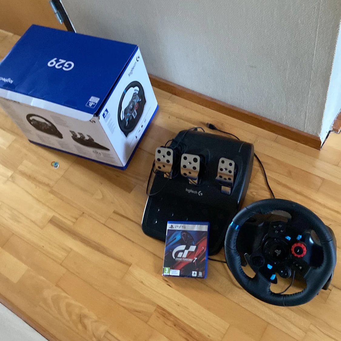 Logitech G29 Racing Wheel + Gran Turismo 7 PS5