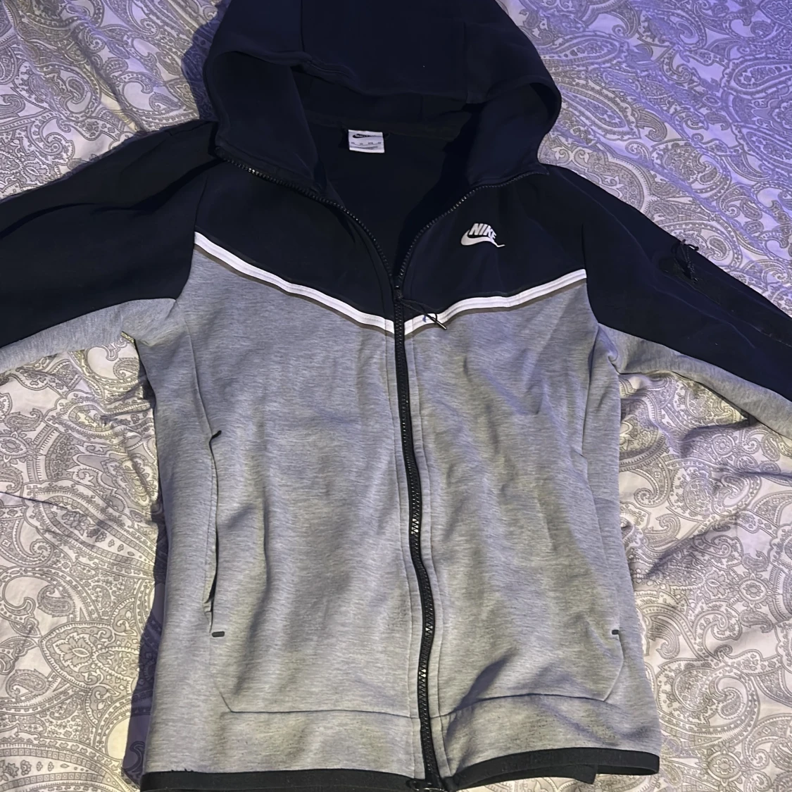 Nike zip-hoodie i svart och grå XS