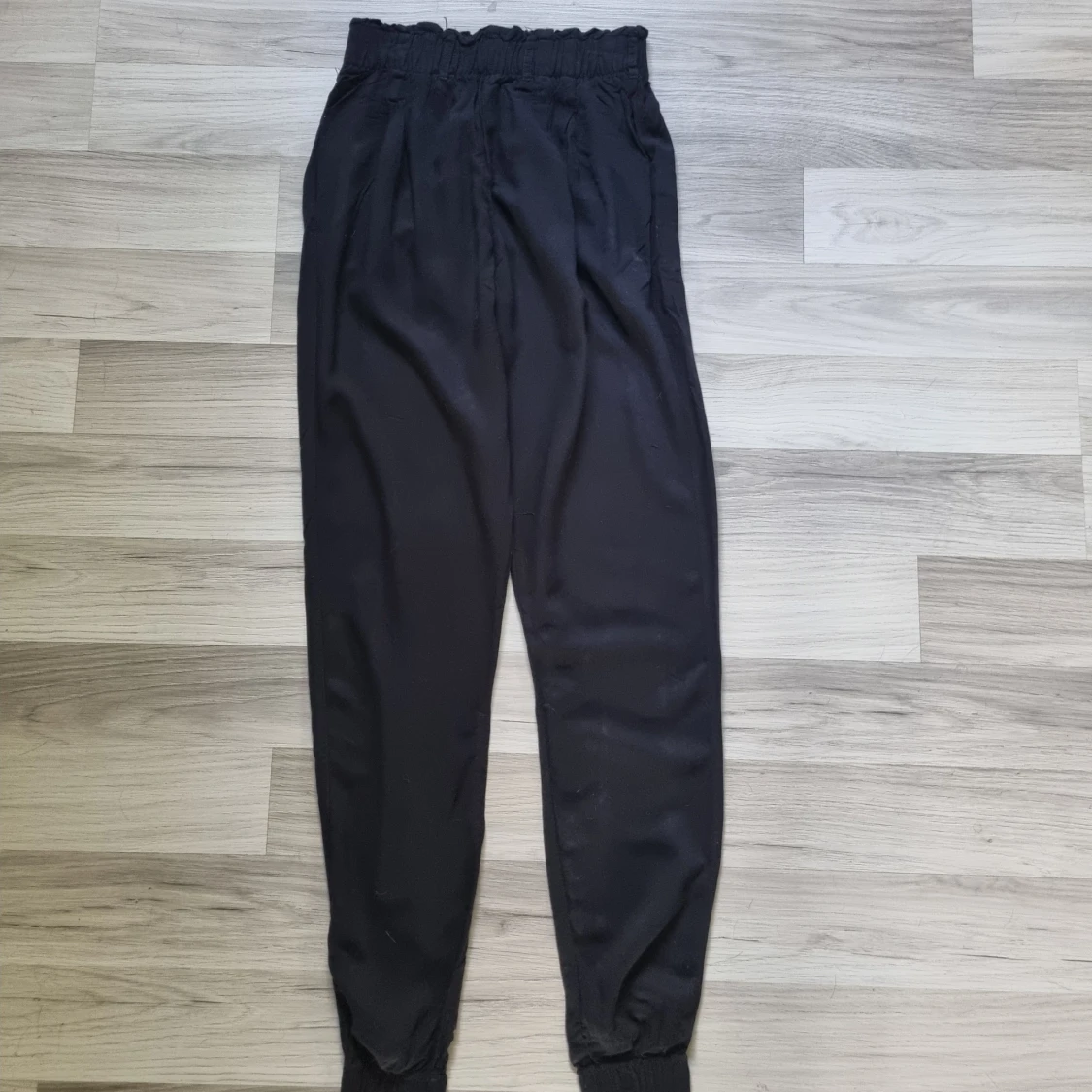 Svarta byxor från BikBok XS