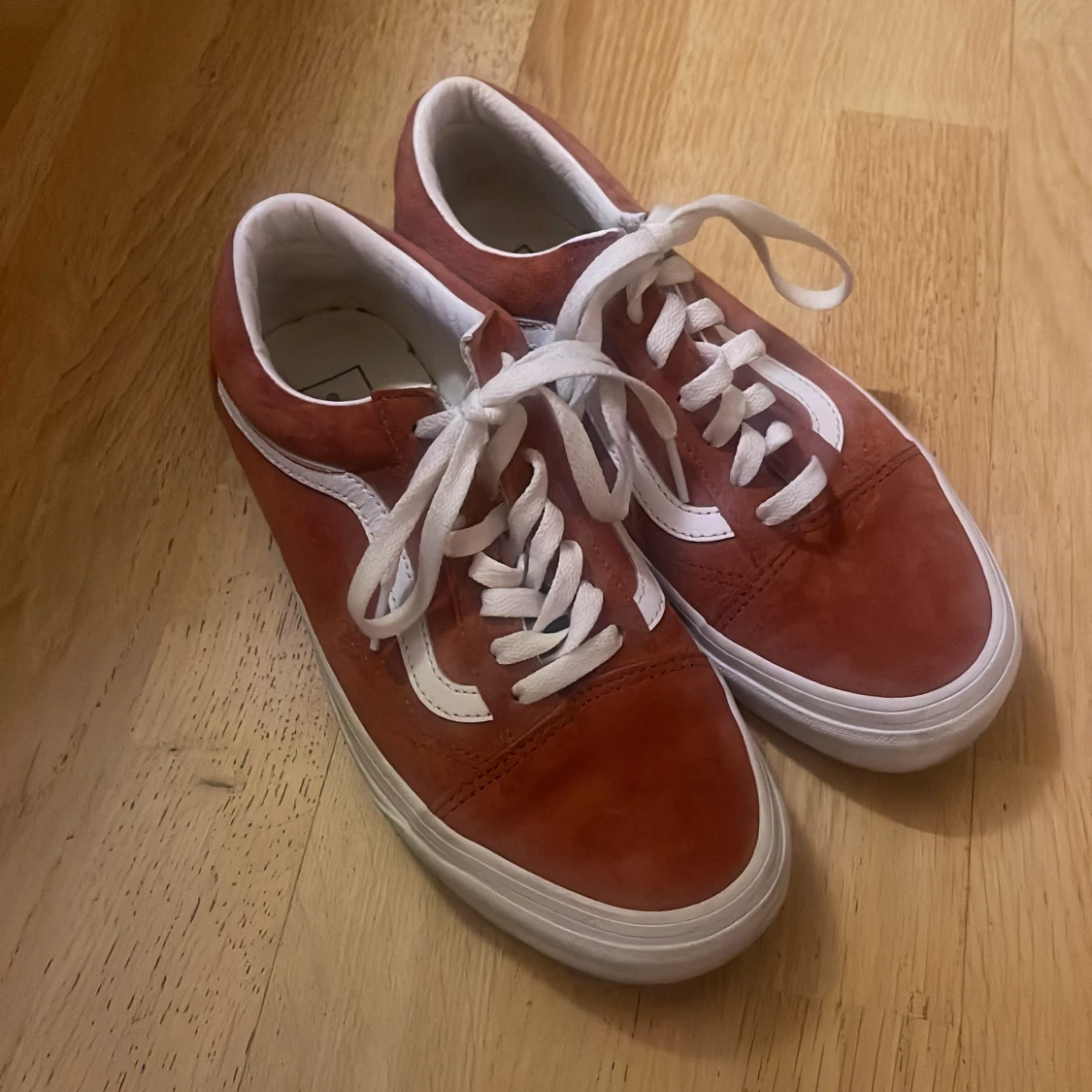 Röda Vans Old Skool sneakers