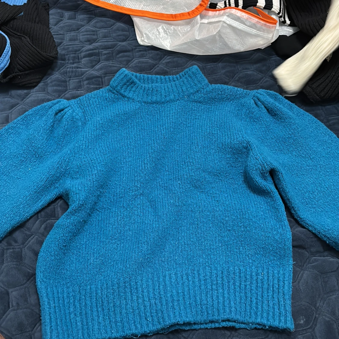 Blå stickad tröja från Bik Bok