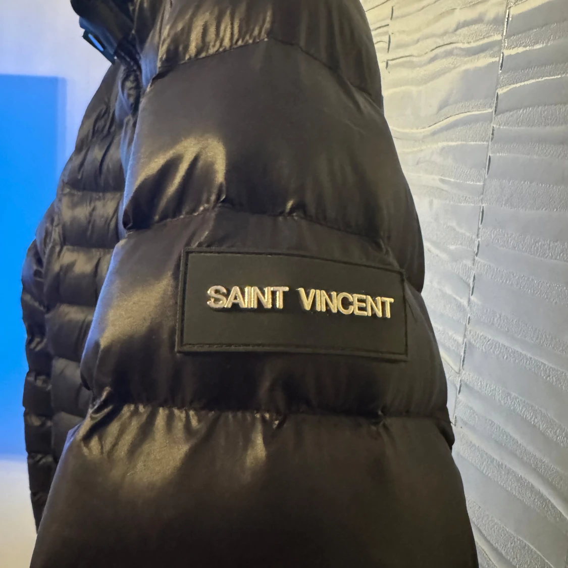 Svart pufferjacka från Saint Vincent - 1