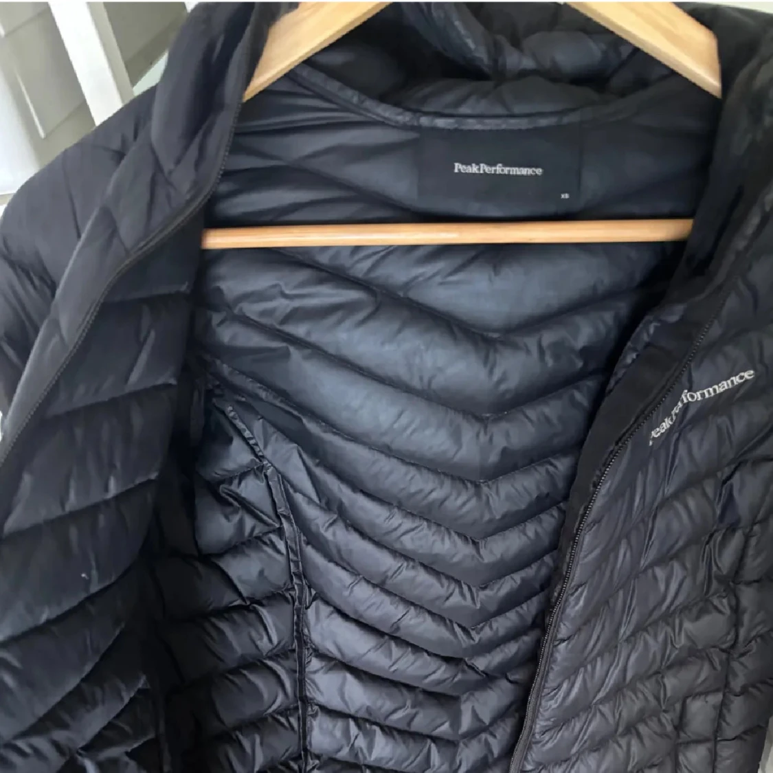 Svart dunjacka Peak Performance  - 3