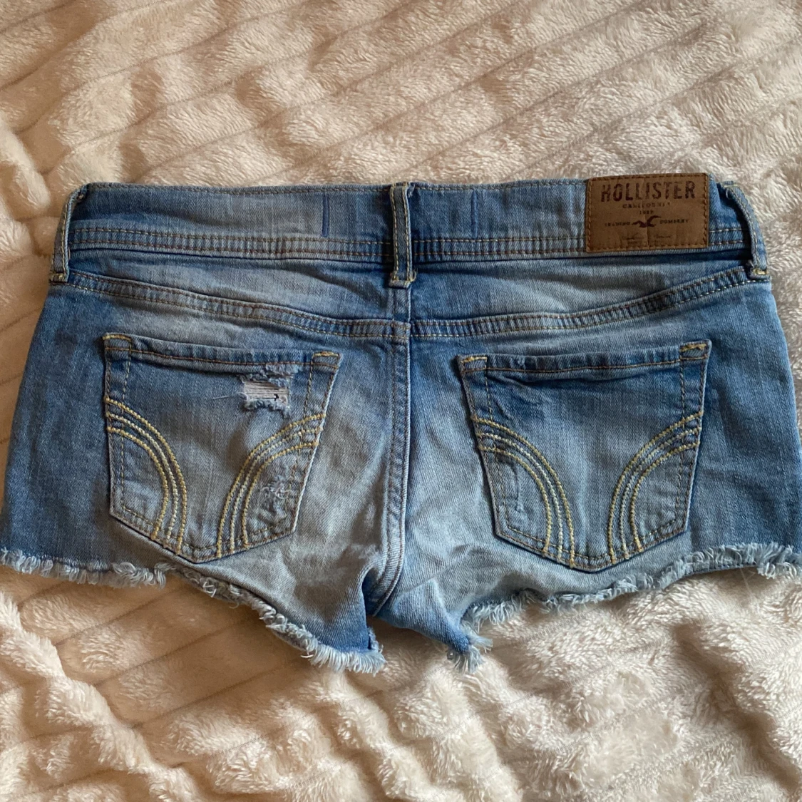 Korta lågmidjade jeansshorts Hollister - 1