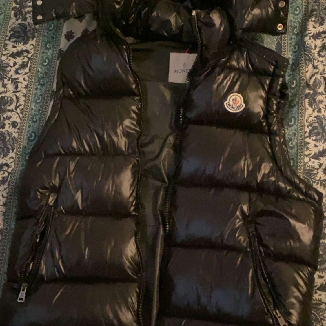 Svart dunväst från Moncler