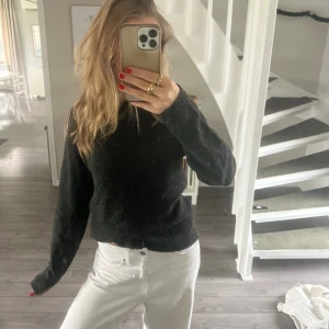 Svart långärmad stickad  - Svart lite tunnare stickad tröja