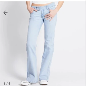 Ljusblå bootcut jeans låg midja - Snygga ljusblå jeans med bootcut och låg midja. Använda tup en gång då ja inte gillar bootcut