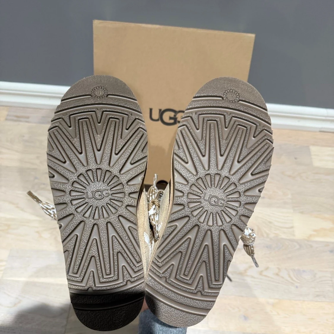  UGG LOWMEL - 1