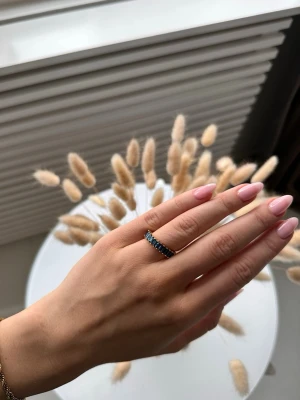 Ny ring - Helt ny ring med blå stenar. Ringen är i rostfritt stål och justerbar storlek💙