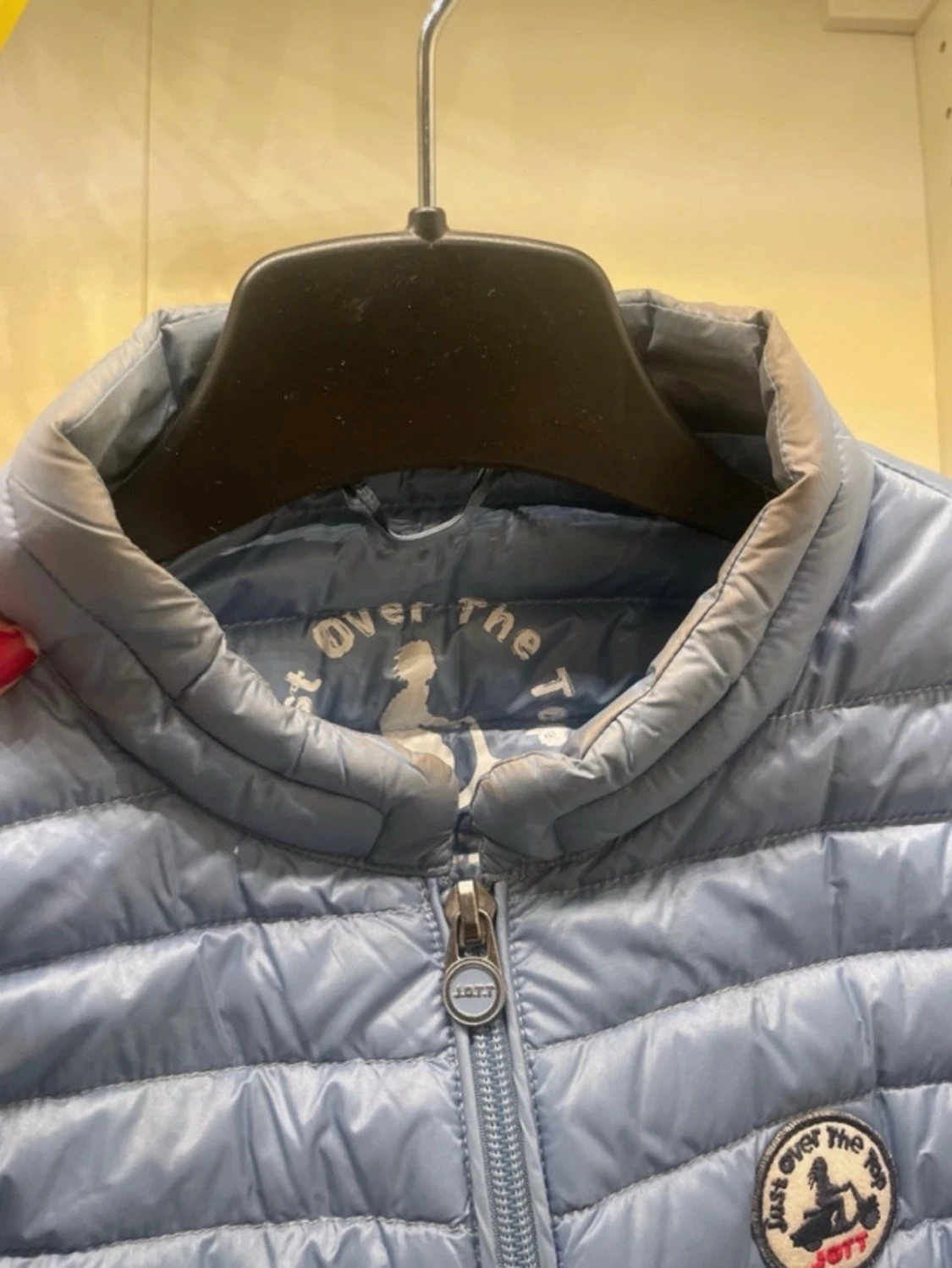 Ljusgrå dunväst från JOTT - 4