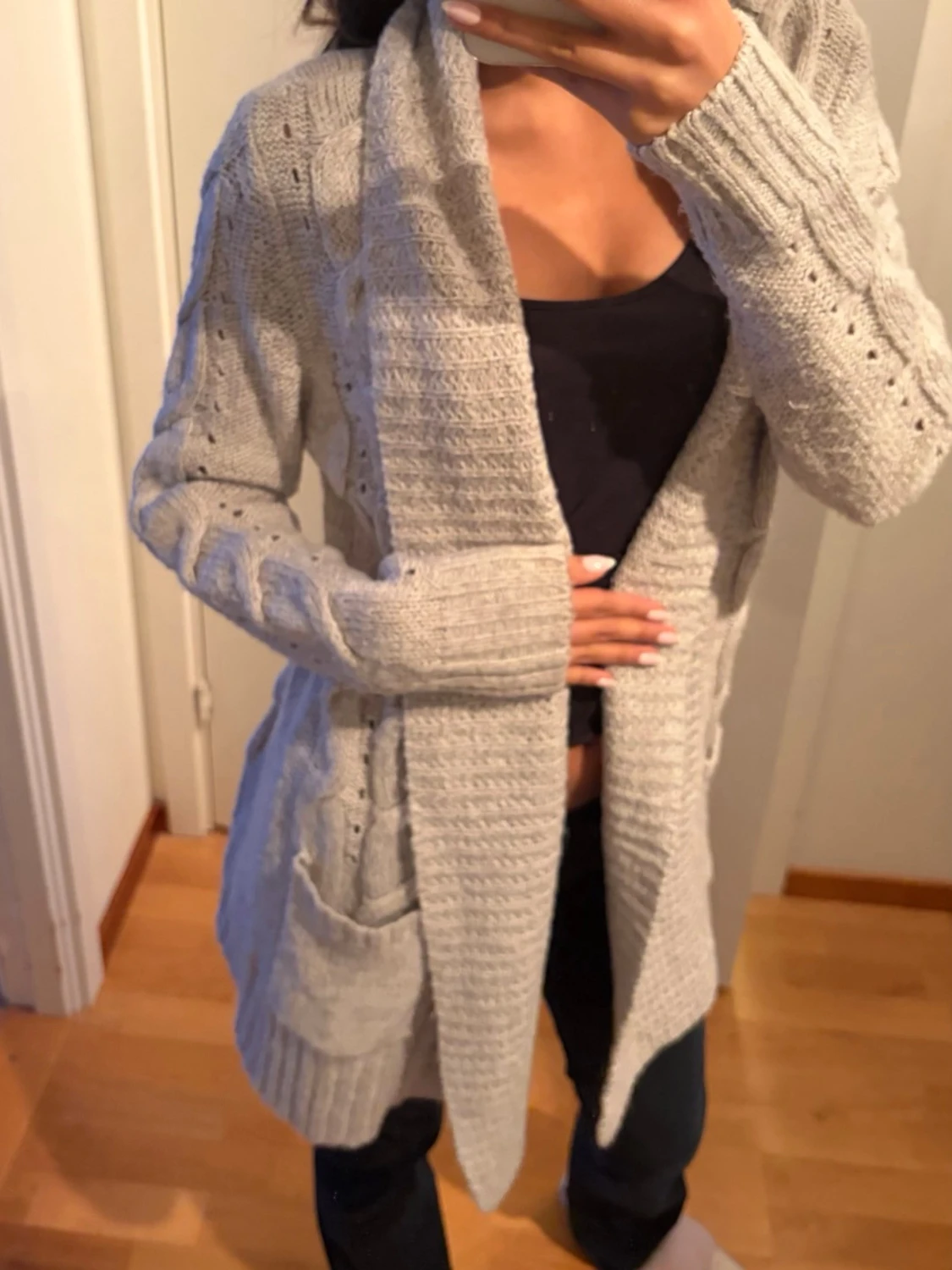 Ljusgrå stickad kofta med fickor - 1