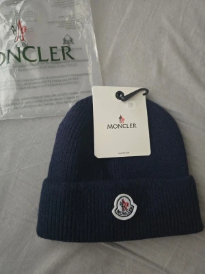 Mössa - Stilren marinblå mössa