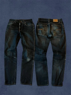 Nudie Jeans Slim Jim - Säljer nu dessa sjukt snygga jeansen från Nudie. Modellen är Slim Jim, deffekt syns på bild 2. De är även sydda vid benslutet för att få en mer slimmad benslut (bild 3). Längd: 101, midja 37, fotvidd: 16. Modellen är 175, 59kg. Skriv vid frågor. 