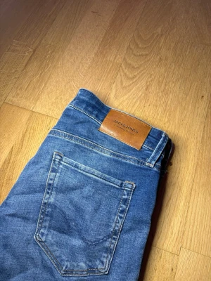  jeans Jack & Jones - Blåa jeans från Jack & Jones. Storlek 31x30 slimfit. Skick 9/10